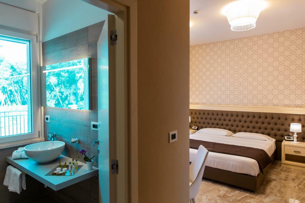 Aurum Suites Pescara Exteriör bild